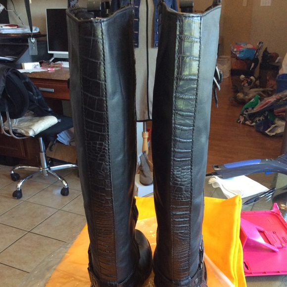 Vince Camuto VC-Fantastic Black Leather Riding Boots Size 9B/39, Pre-owned - Picture 8 of 16